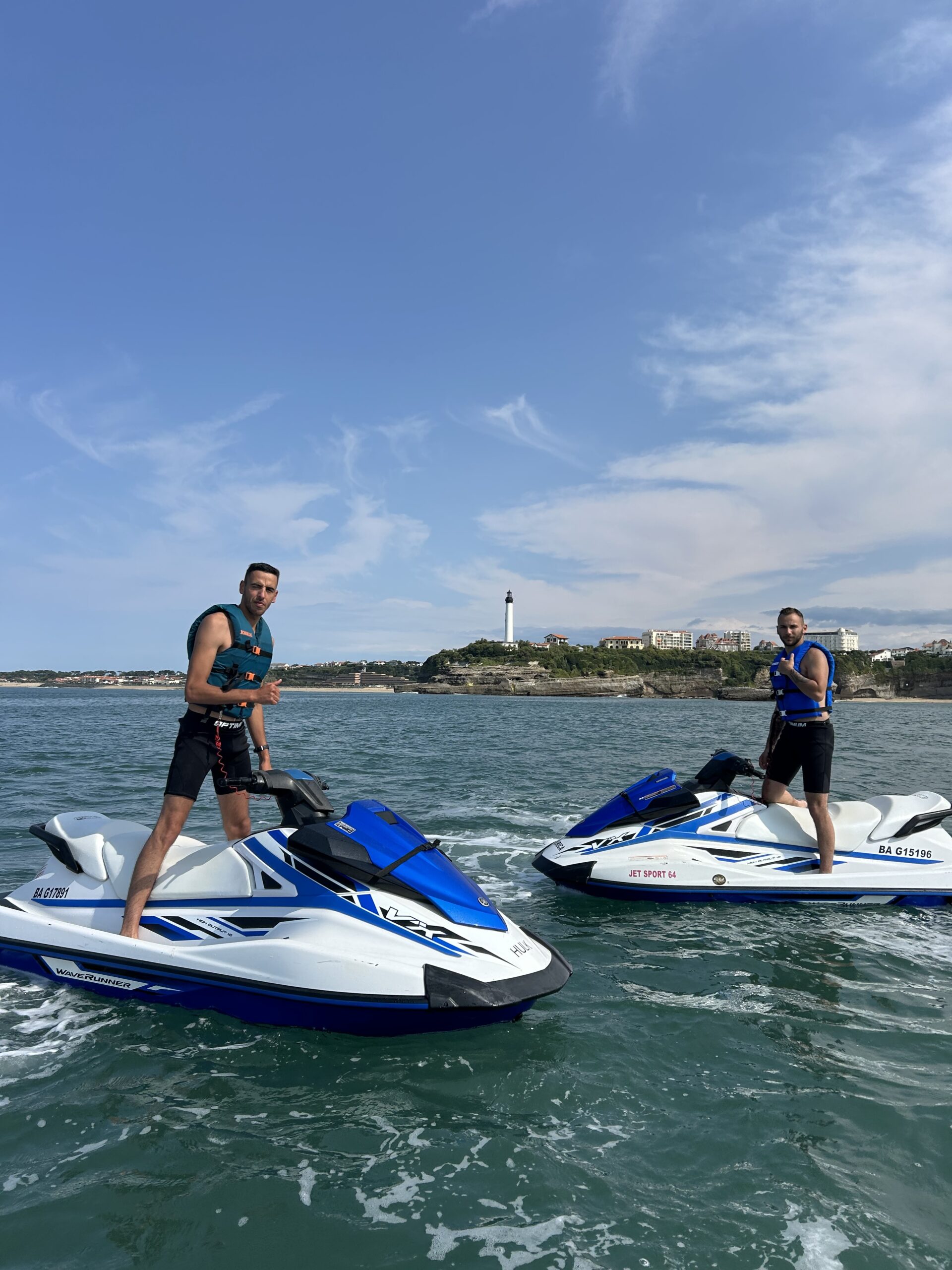 Dès 16 ans, AVEC OU SANS PERMIS ! Location de jet-ski sur la Côte Basque – Biarritz, Hendaye, Bayonne… Sensations fortes et fous rires garantis !
